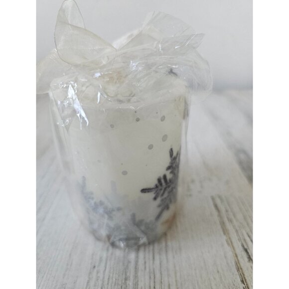 Pier 1 flameless LED‎ candle silver snow scented timer new Xmas decor snowflakes - Picture 3 of 6
